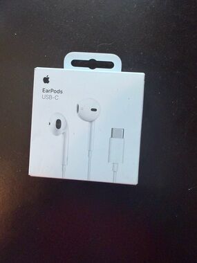 Apple EarPods with USB-C Connector - White